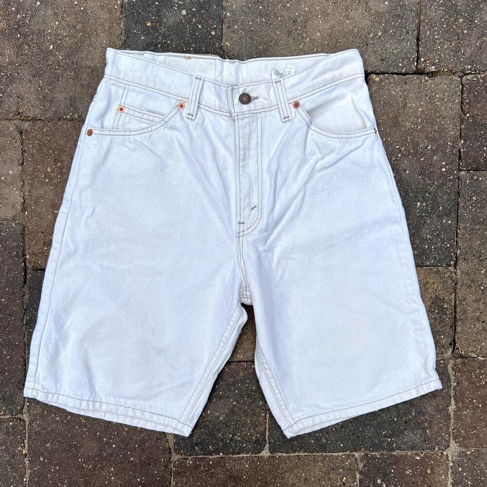 Vintage men's Levi's 550 relaxed fit white denim shorts size 29